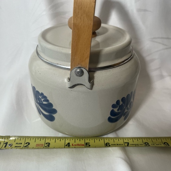 Pfaltzgraff Yorktowne metal enamel tea kettle. Wooden handle. - Picture 4 of 10